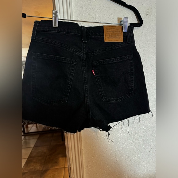 Levi Premium Shorts Size 27 Black Color - Picture 2 of 3